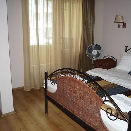 Iar Hotel Batumi Esterno foto