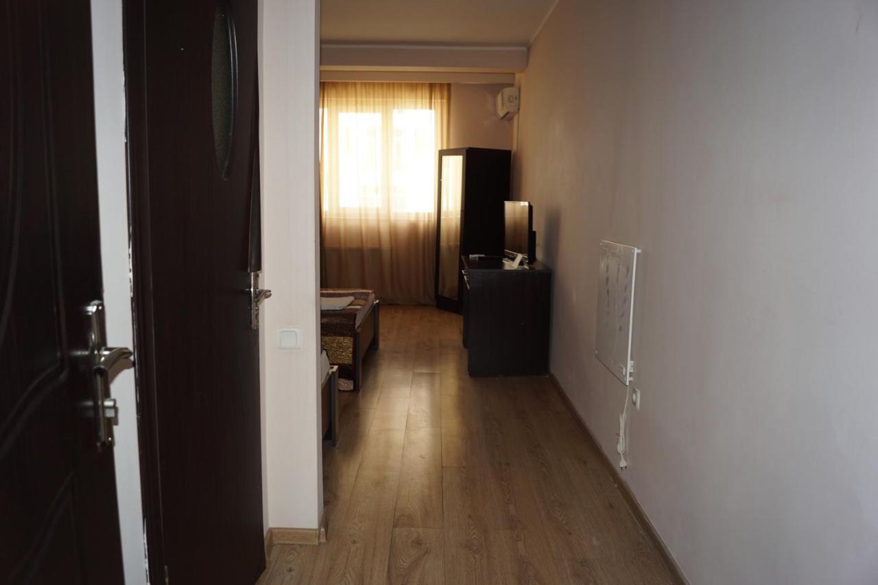 Iar Hotel Batumi Esterno foto
