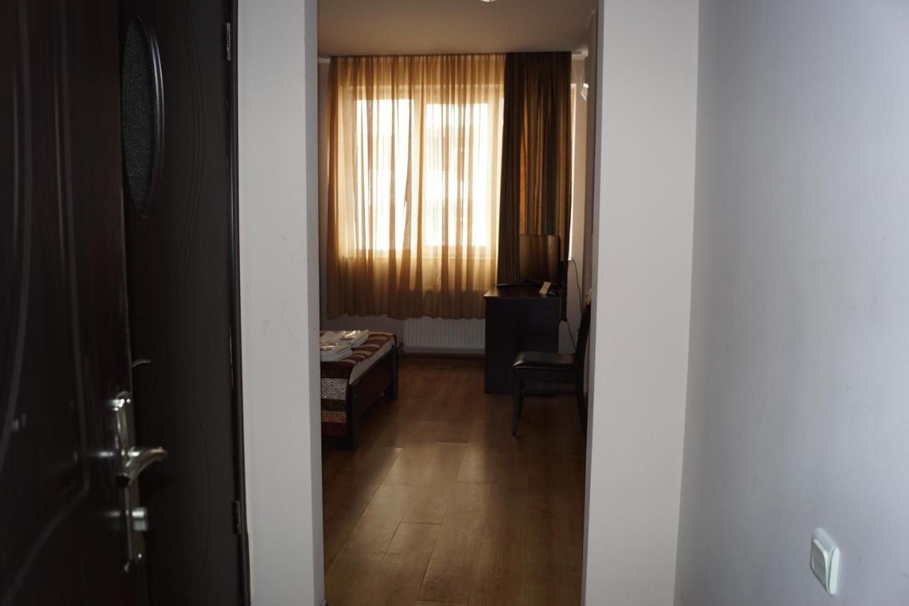 Iar Hotel Batumi Esterno foto