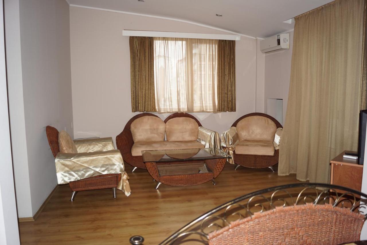 Iar Hotel Batumi Esterno foto
