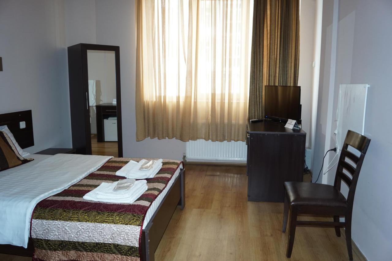 Iar Hotel Batumi Esterno foto