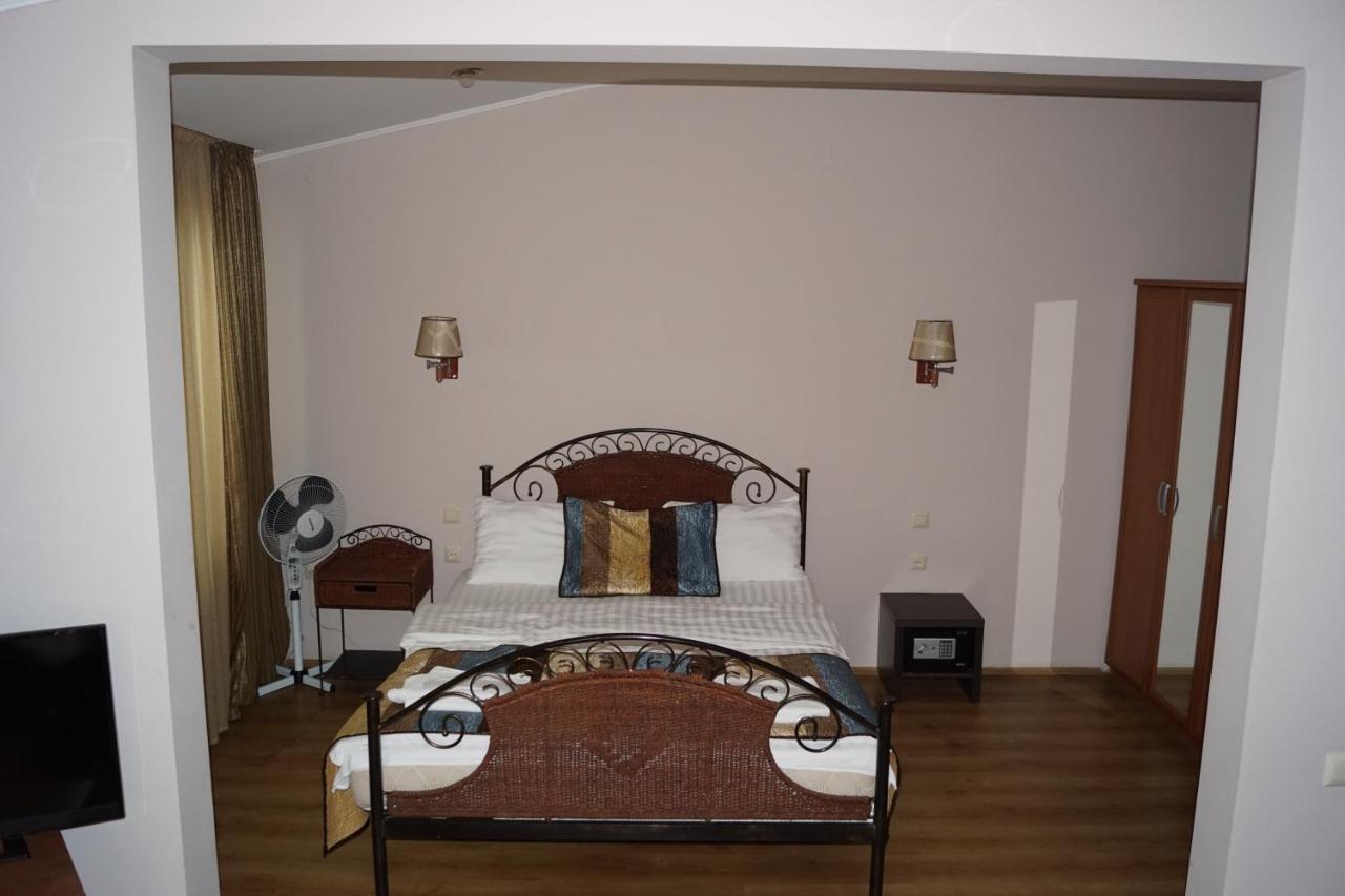 Iar Hotel Batumi Esterno foto