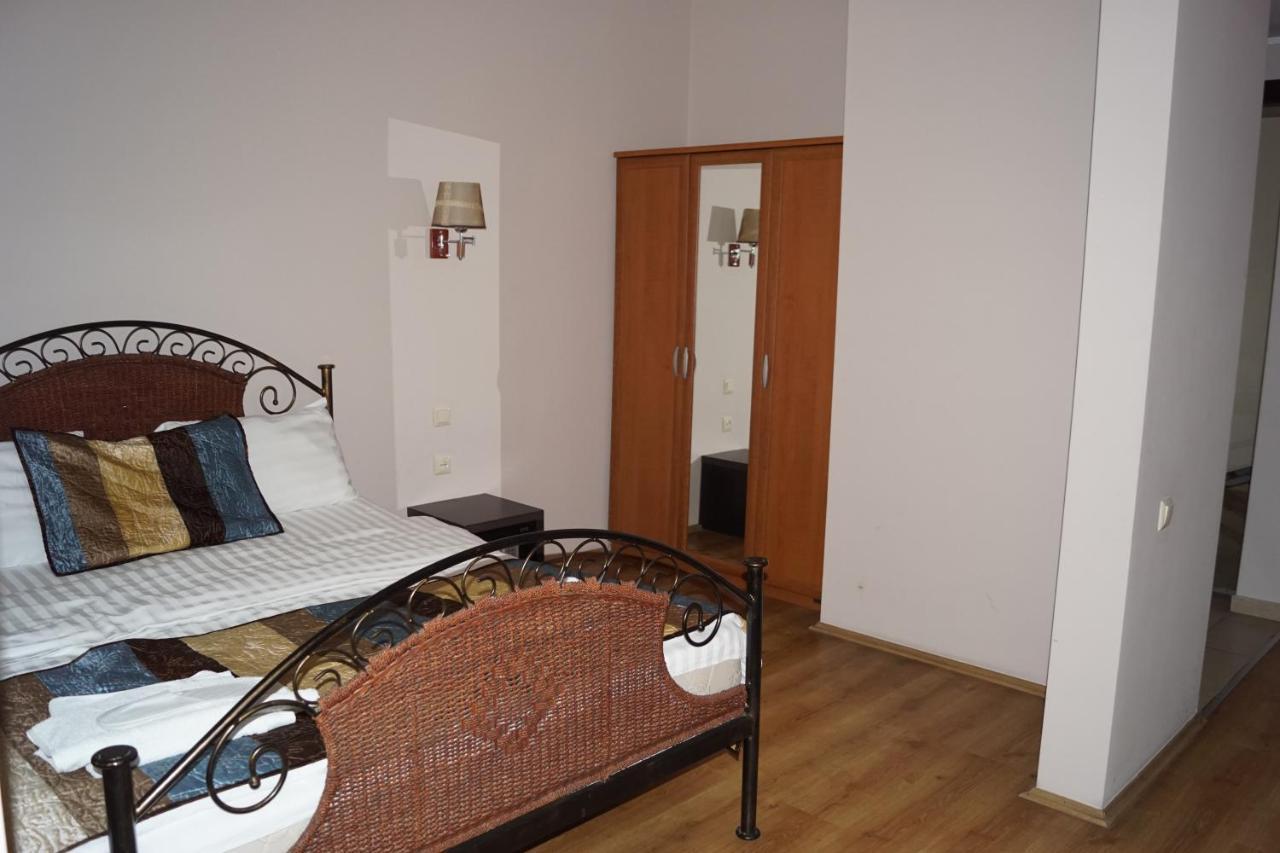 Iar Hotel Batumi Esterno foto