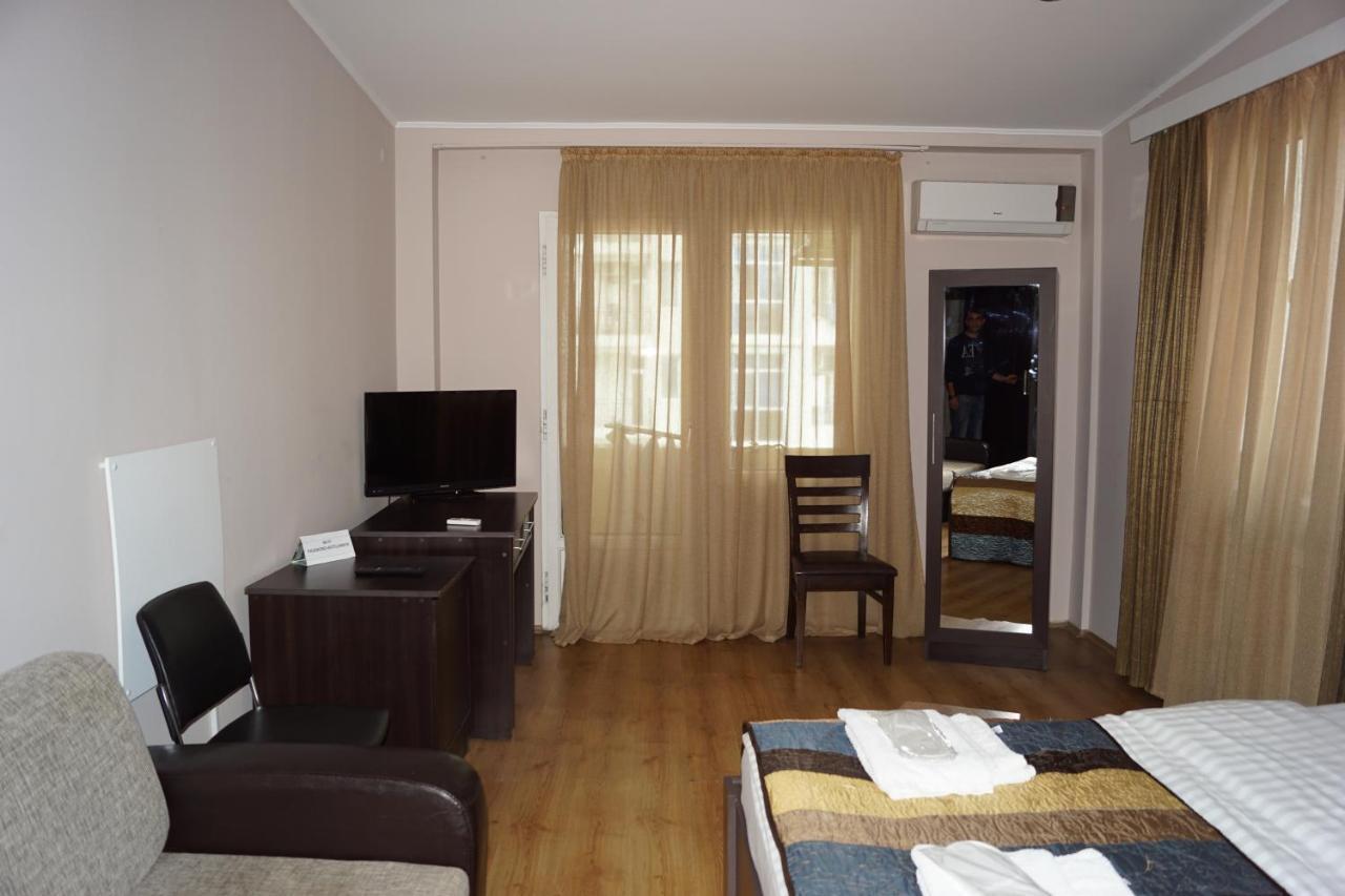 Iar Hotel Batumi Esterno foto