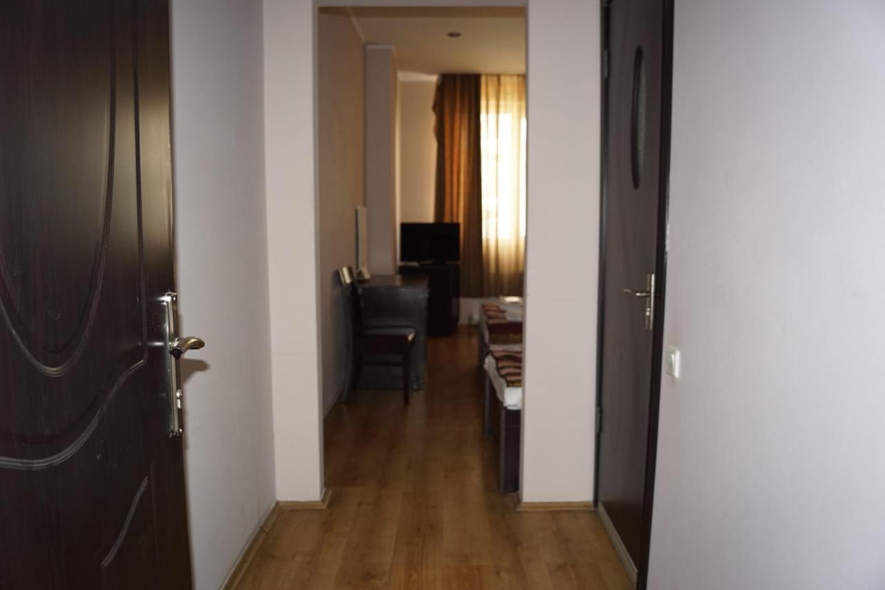 Iar Hotel Batumi Esterno foto