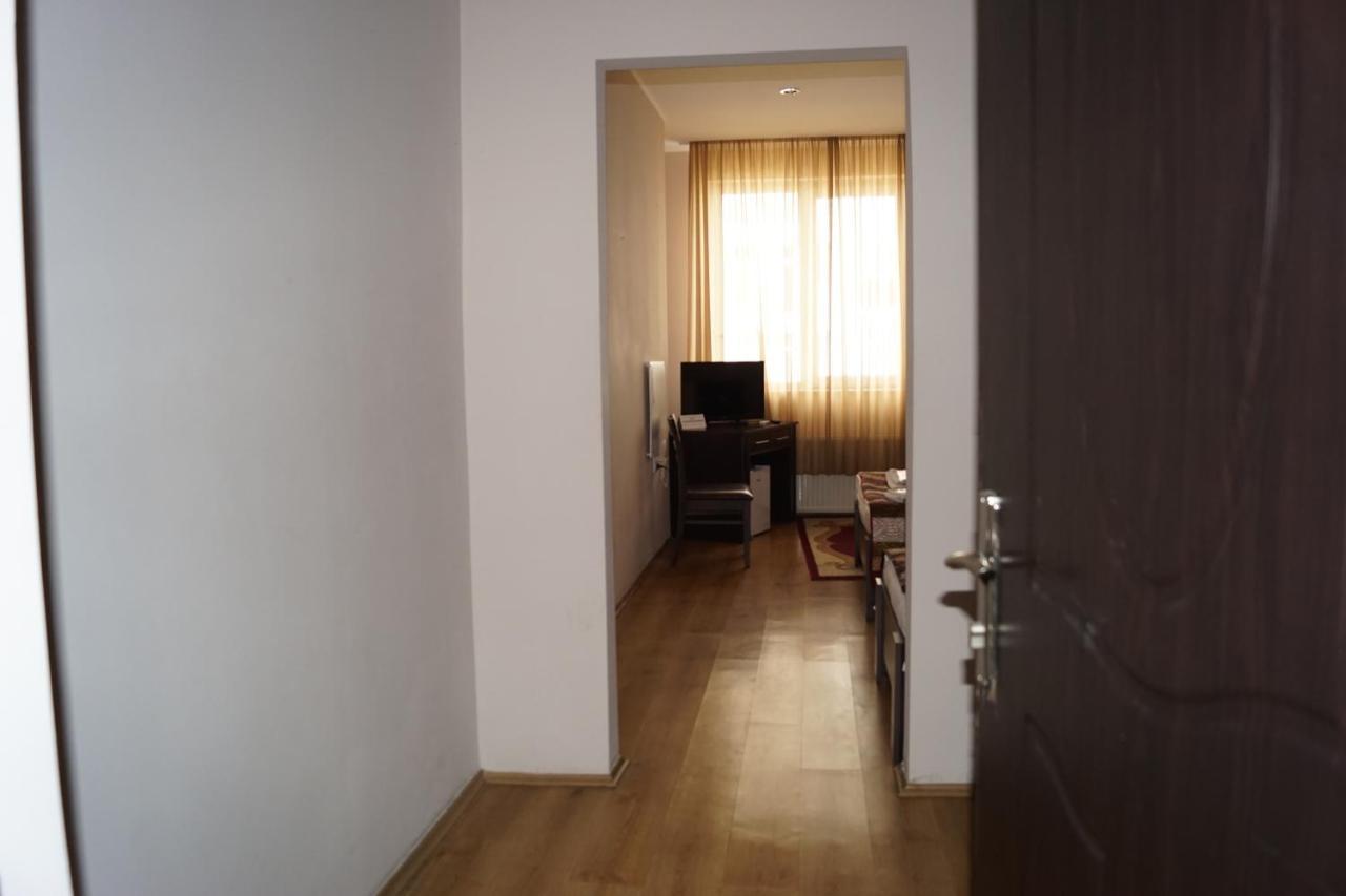 Iar Hotel Batumi Esterno foto