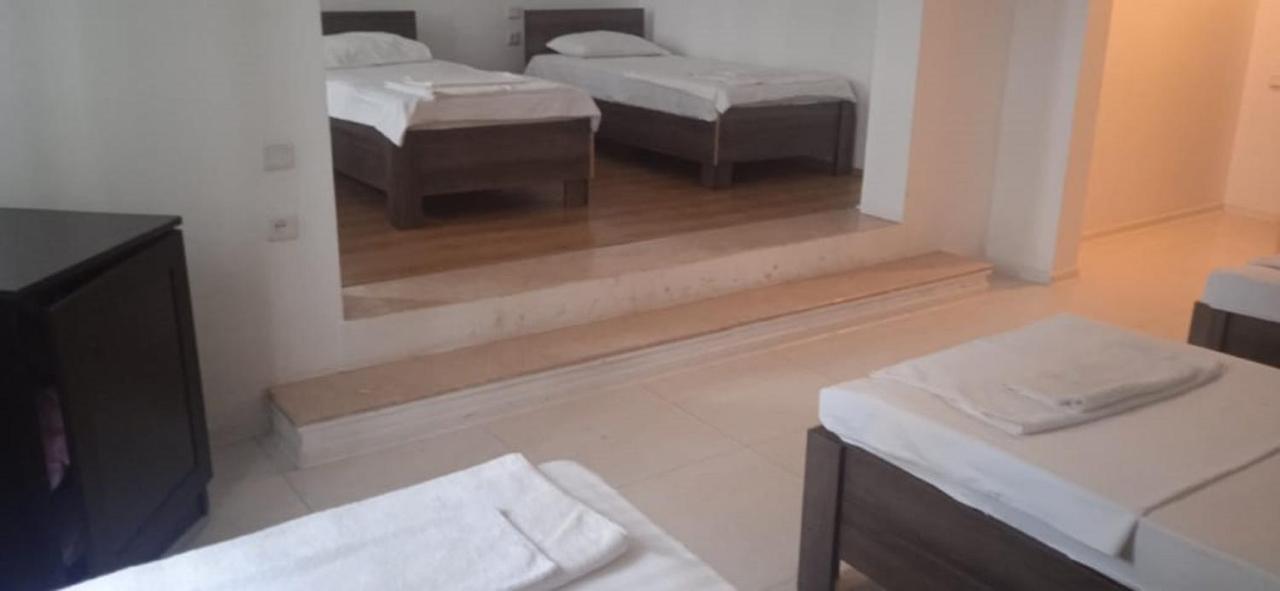 Iar Hotel Batumi Esterno foto