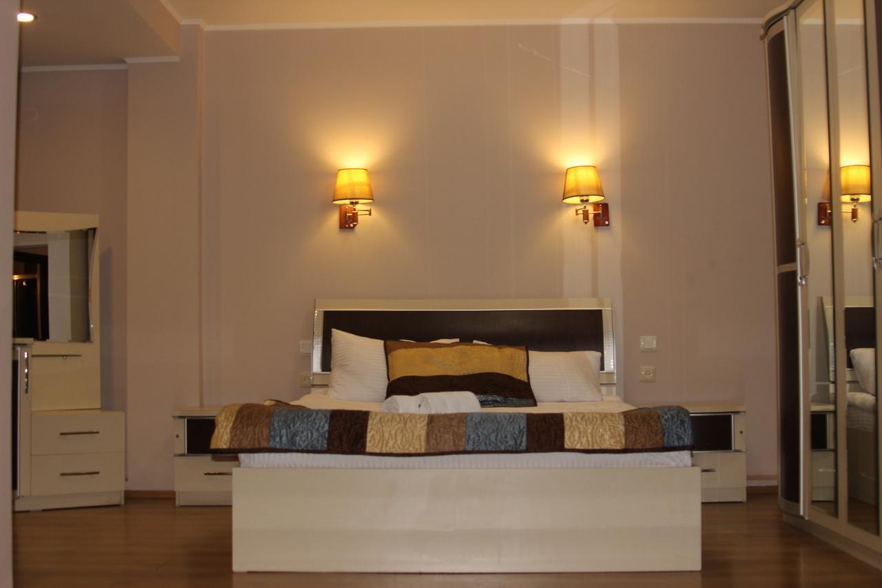 Iar Hotel Batumi Esterno foto