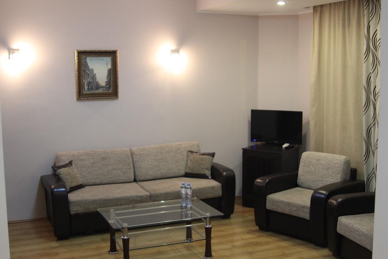 Iar Hotel Batumi Esterno foto