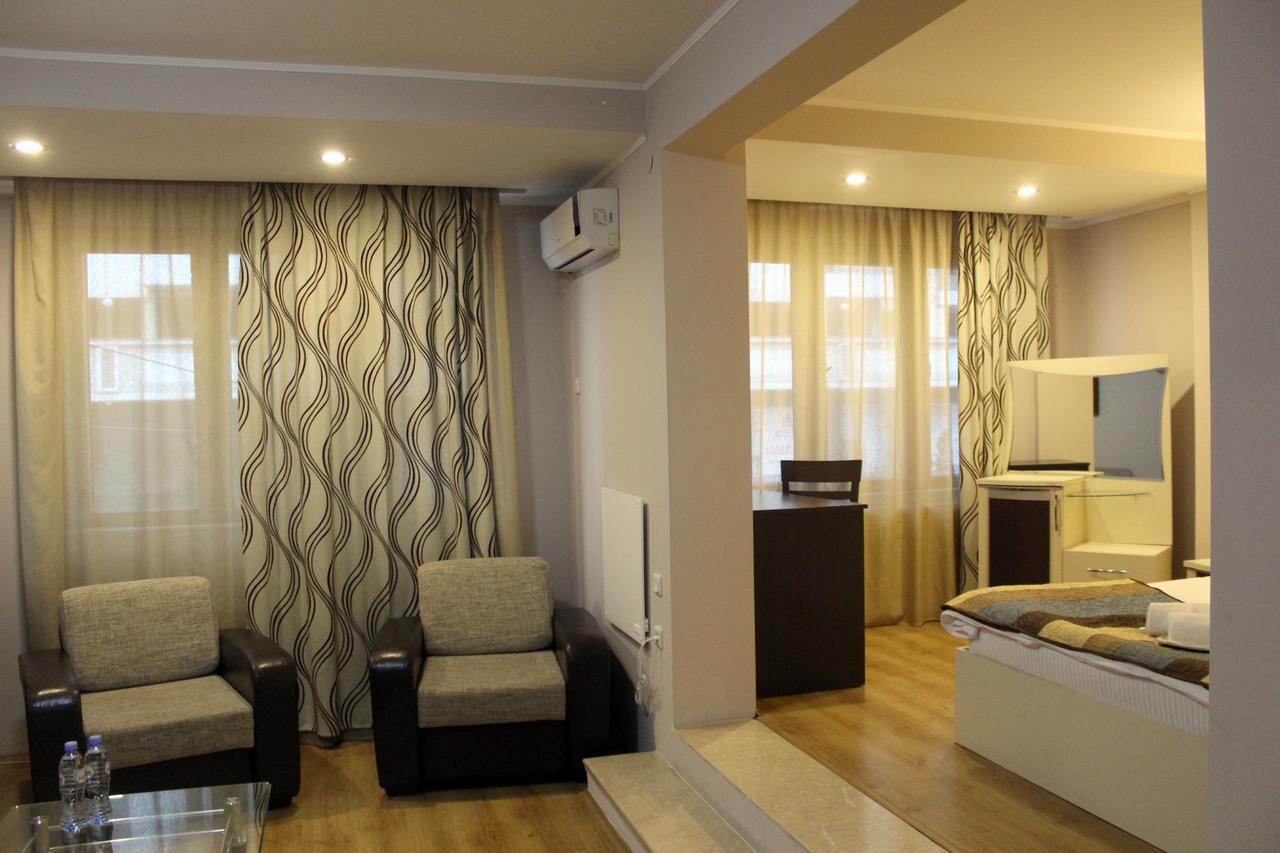 Iar Hotel Batumi Esterno foto