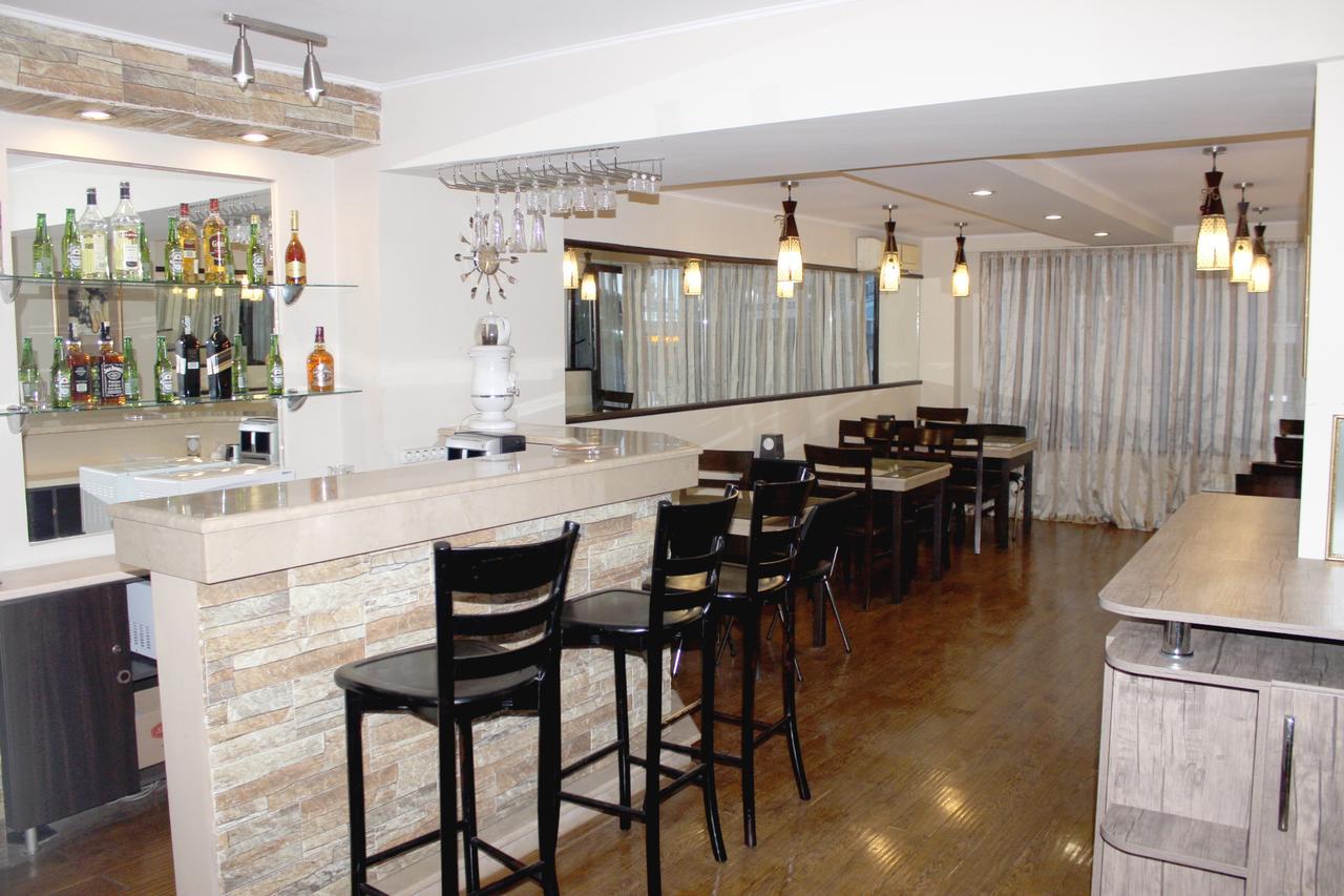 Iar Hotel Batumi Esterno foto