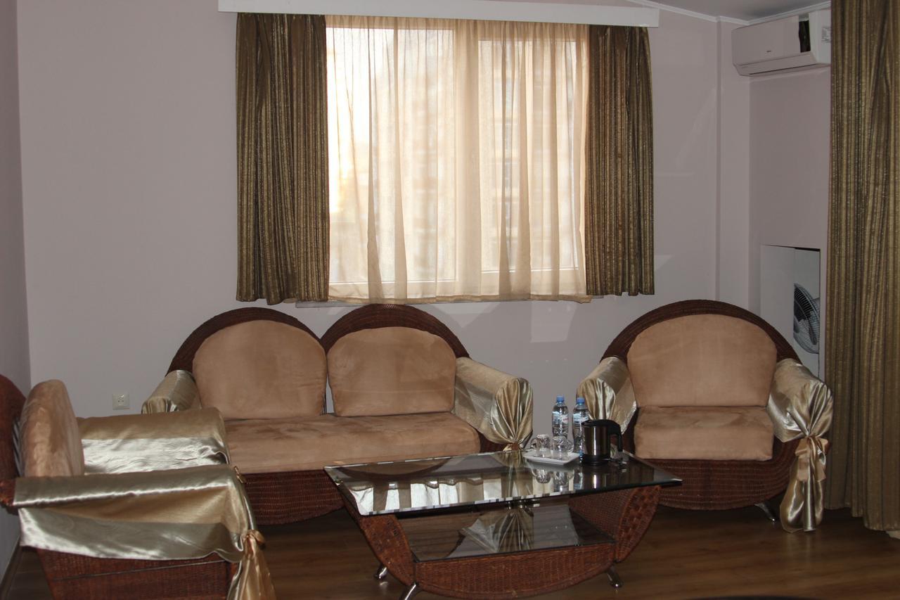 Iar Hotel Batumi Esterno foto