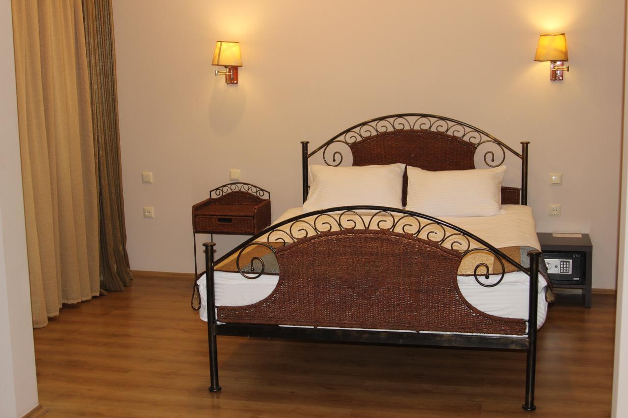 Iar Hotel Batumi Esterno foto