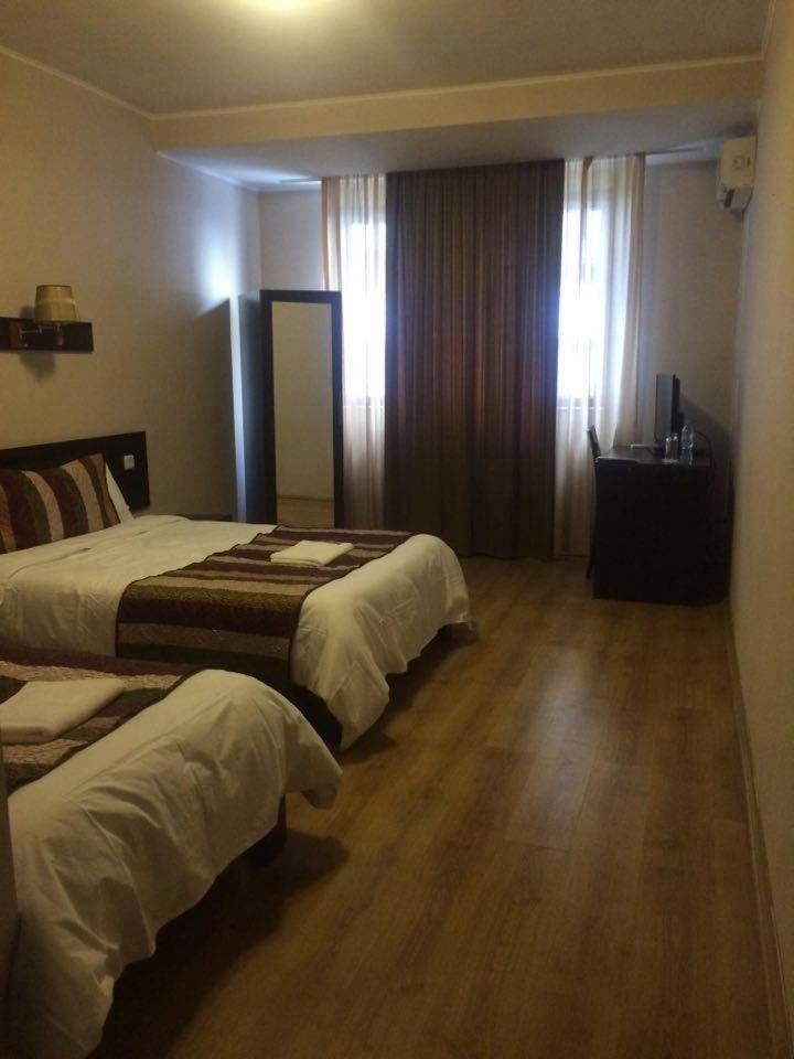 Iar Hotel Batumi Esterno foto