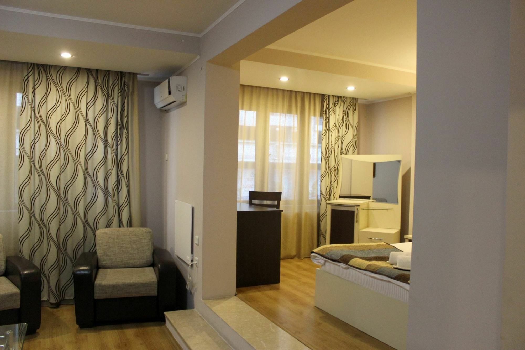 Iar Hotel Batumi Esterno foto
