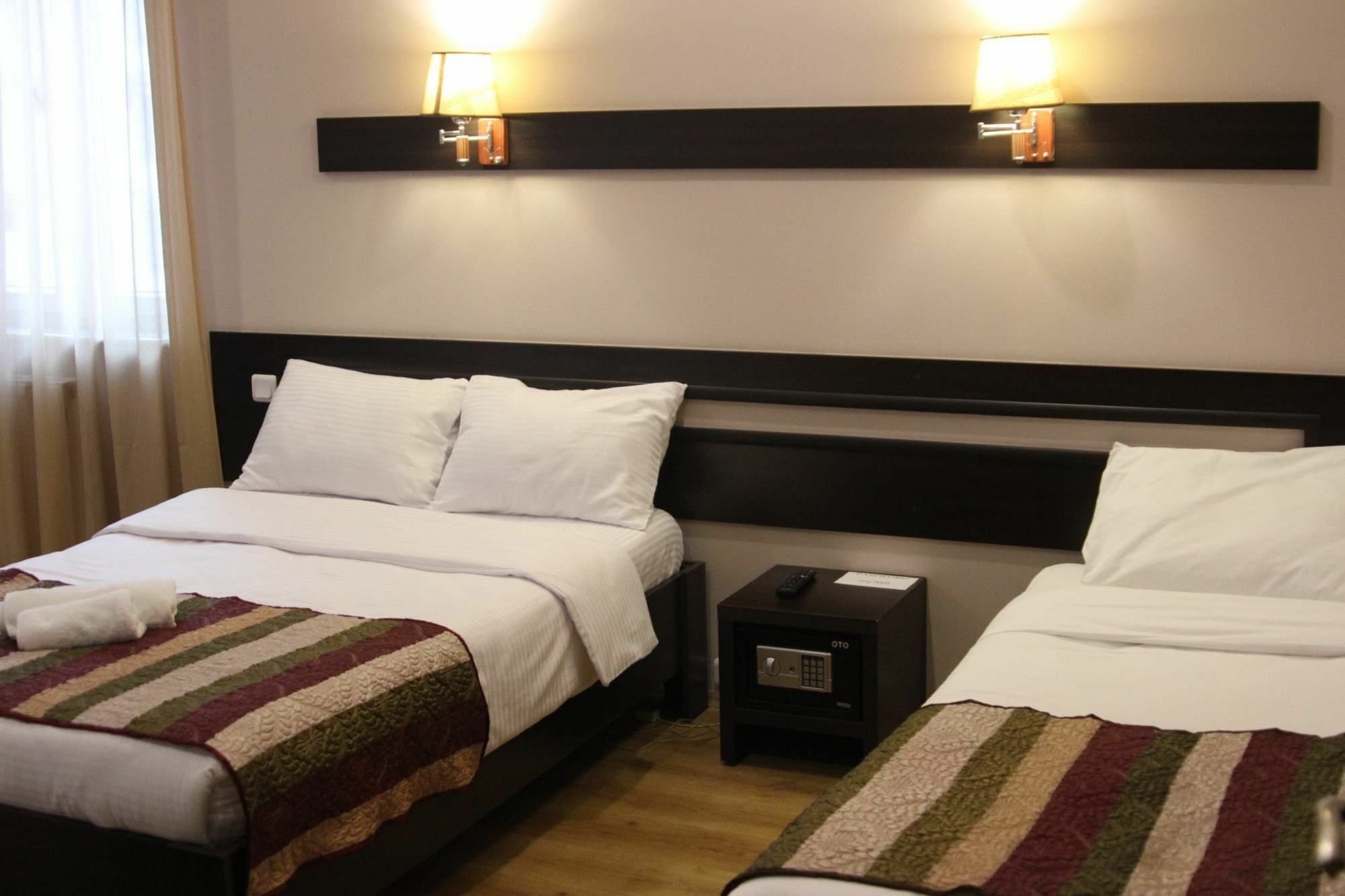 Iar Hotel Batumi Esterno foto