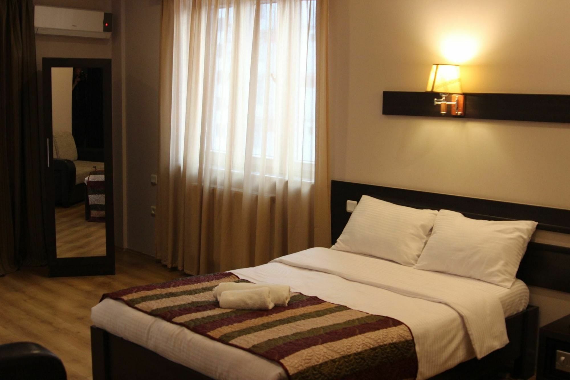 Iar Hotel Batumi Esterno foto